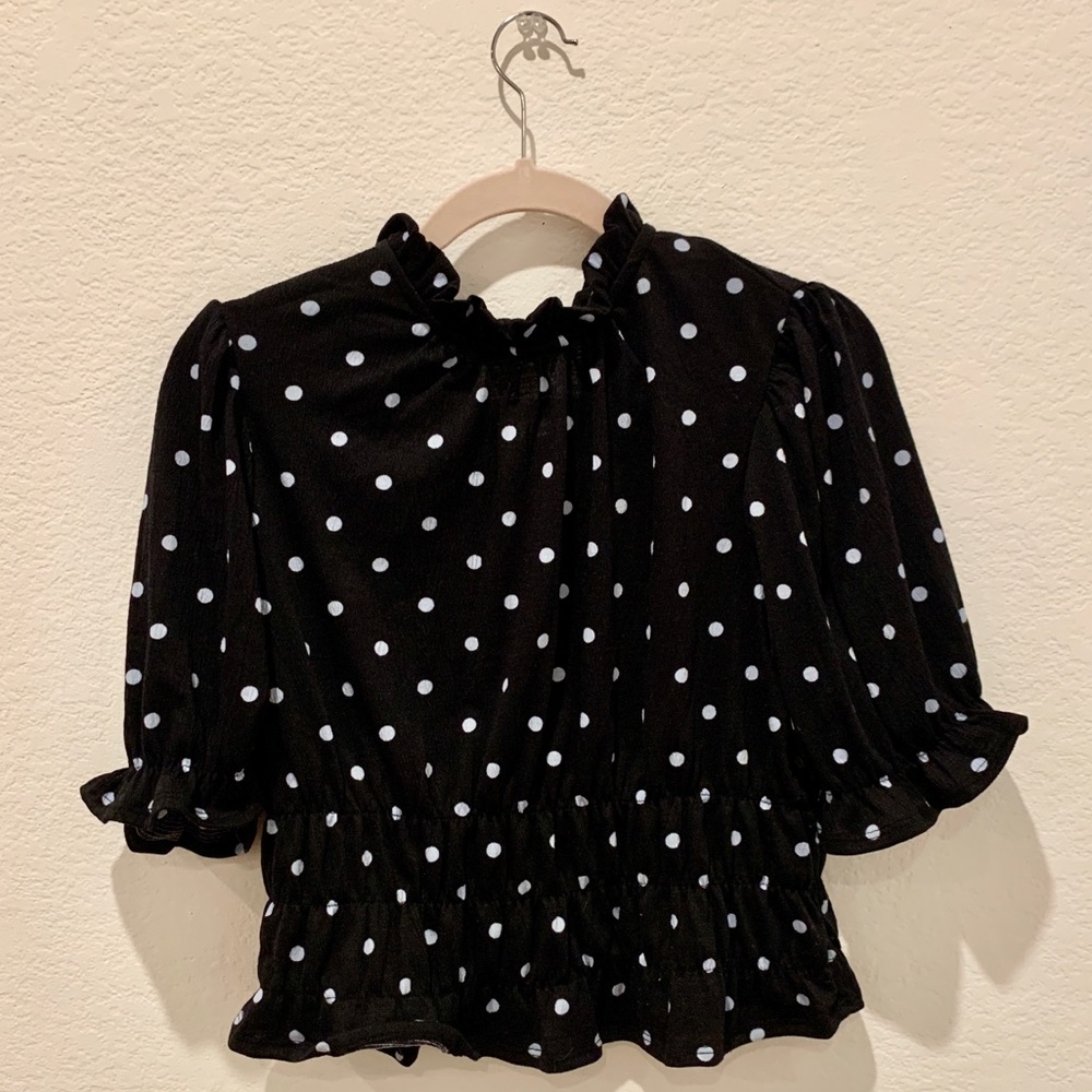 Who What Wear. Navy blue crop blouse w/ light blue polka dots. Puffy sleeves.